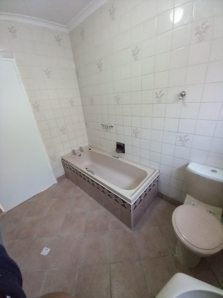 To Let 3 Bedroom Property for Rent in Elsies River Western Cape